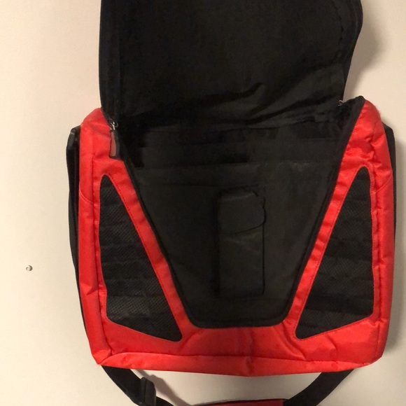 Puma Ferrari side bag/ hat - Picture 5 of 7